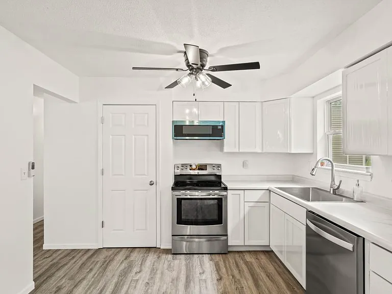 3412 Nottingham Ct — Photo 7