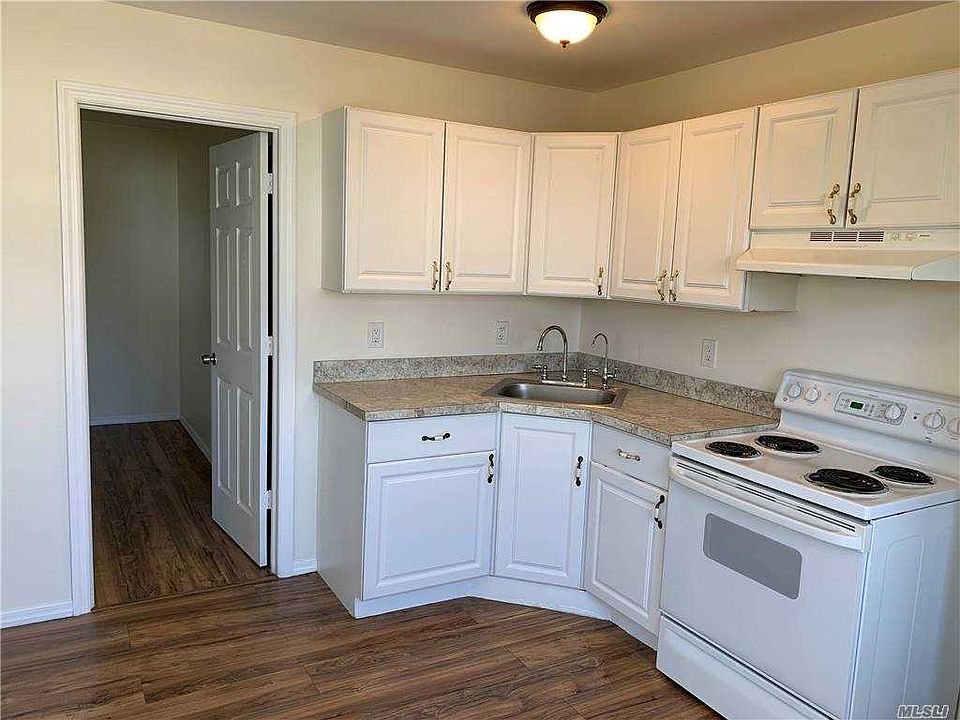 2nd image of 24 Lakeview Ave