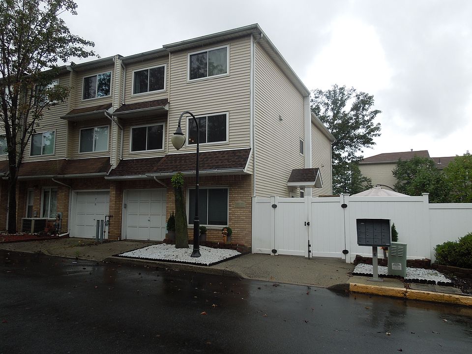 1st image of 74 Sandywood Ln