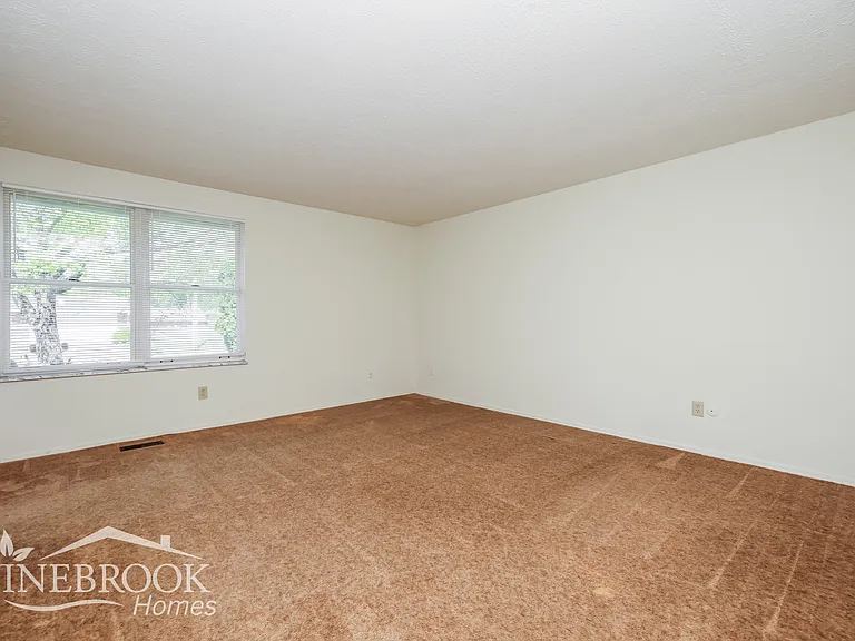 8680 Belle Chase Dr — Photo 7