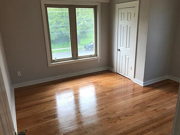 5th image of 717 New York St