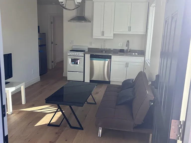 404 Grayson Ct — Photo 1