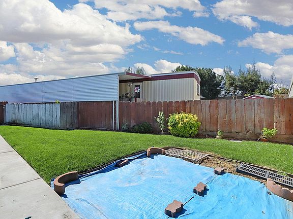 3rd image of 1830 E Yosemite Ave Space 64