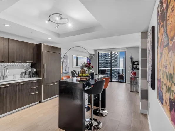45 SW 9th St APT 3804, Miami, FL 33130