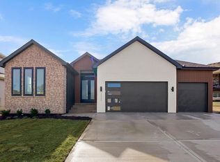 15665 W 165th St, Olathe, KS 66062