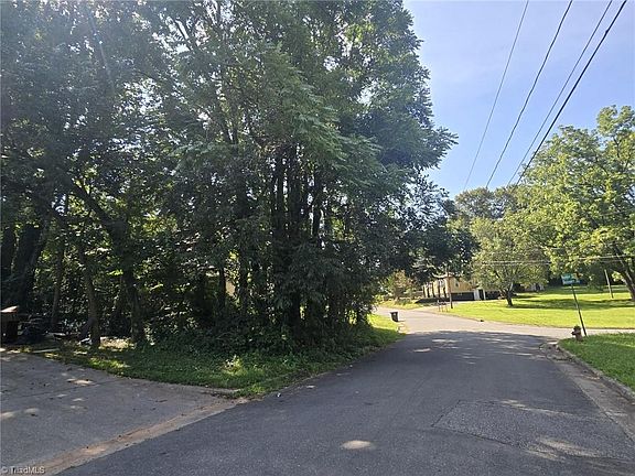 4th image of 635 Glenbrook Dr