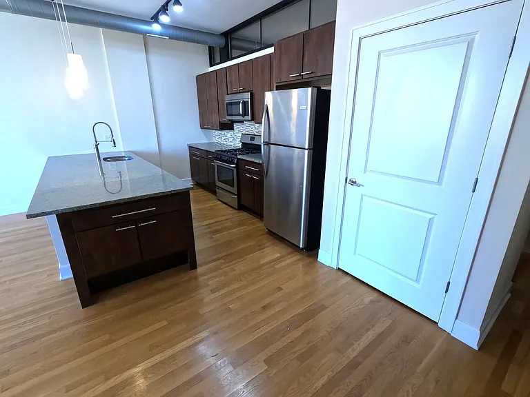 2764 N Milwaukee Ave — Photo 11