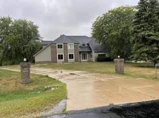 N49W28689 Chardon Dr, Hartland, WI 53029