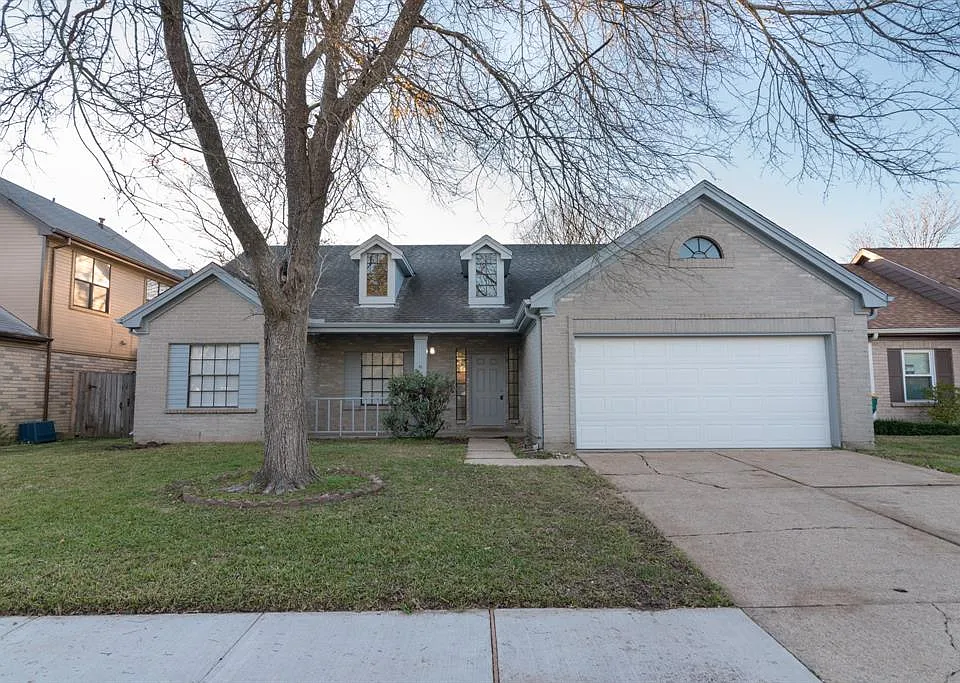 1030 Wentworth Dr