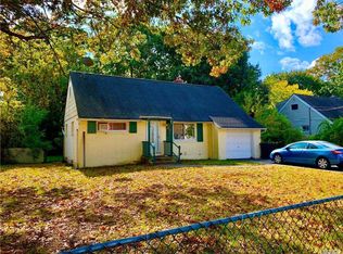 12 Krause St, Bay Shore, NY 11706