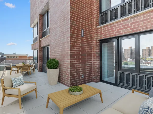 1998 2nd Avenue image 3 of 8