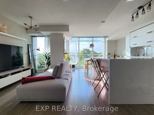 215 Fort York Blvd, Toronto, ON