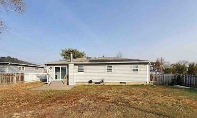 3rd image of 401 15th Ave W