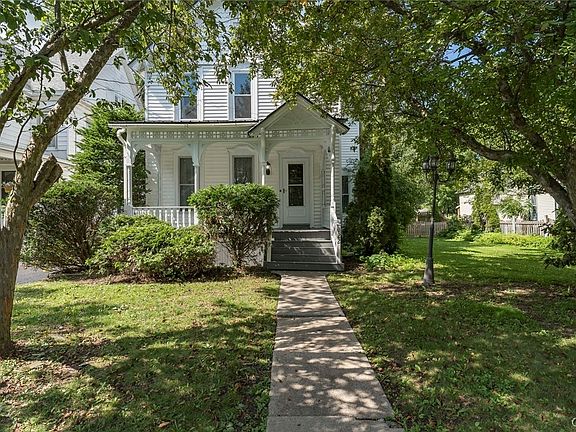 2nd image of 122 Flower Ave W