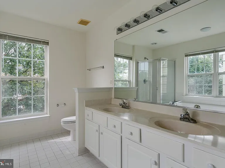 13129 Park Crescent Cir — Photo 32