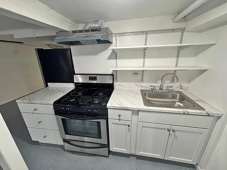 1523 W 18th St #BASEMENT — Photo 1