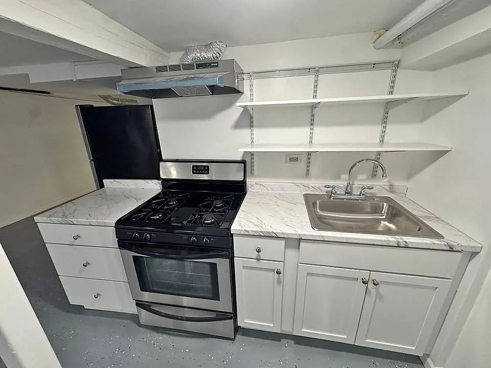 1523 W 18th St #BASEMENT