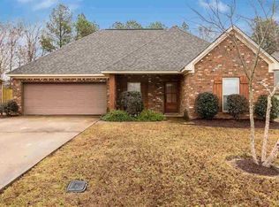 222 Silver Lk, Pearl, MS 39208