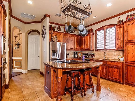5th image of 5878 Danville Ln