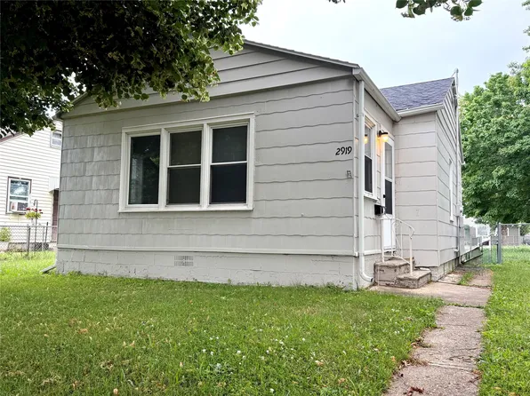 2919 E Walnut St, Des Moines, IA 50317