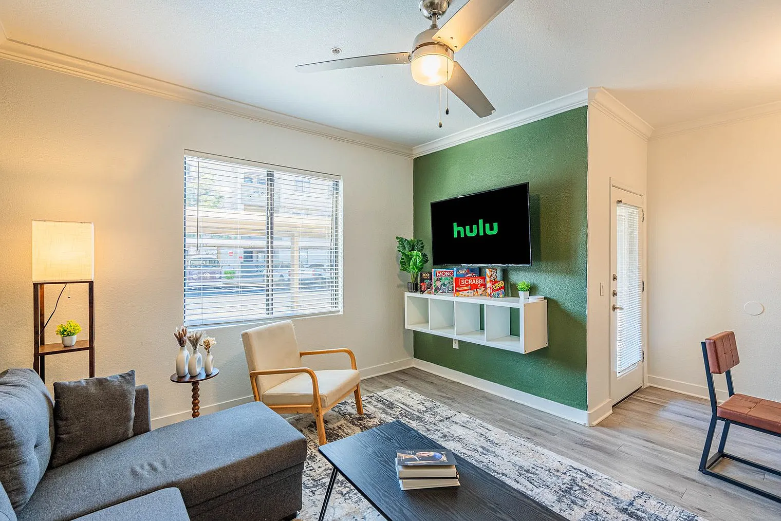 2 bed, 2.0 bath, 1302 sqft, $2,699 — Photo 2