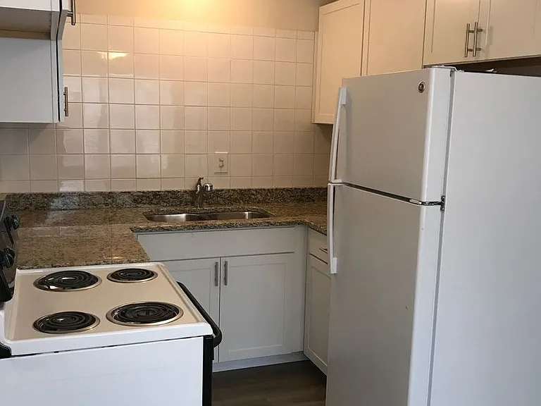 725 Wayzata Blvd E — Photo 9