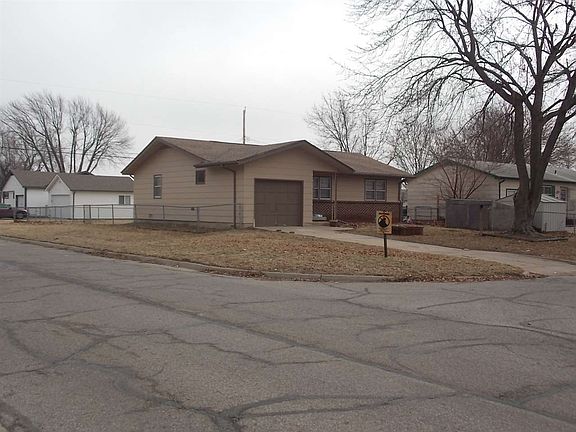 3rd image of 4602 S Vine Ave