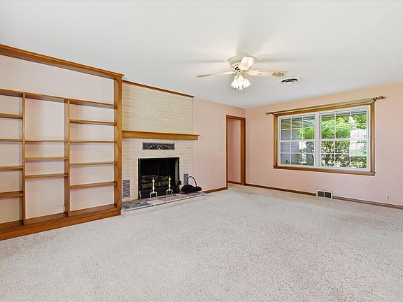5th image of 405 Grand Street