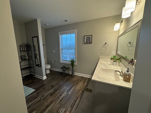 4th image of 308 Buckingham Pl