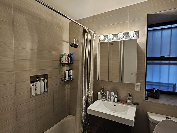 4th image of 311 W 113th St #1B