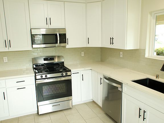 4th image of 3203 Knoxville Ave