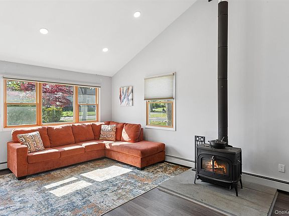 4th image of 33 Nantucket Drive