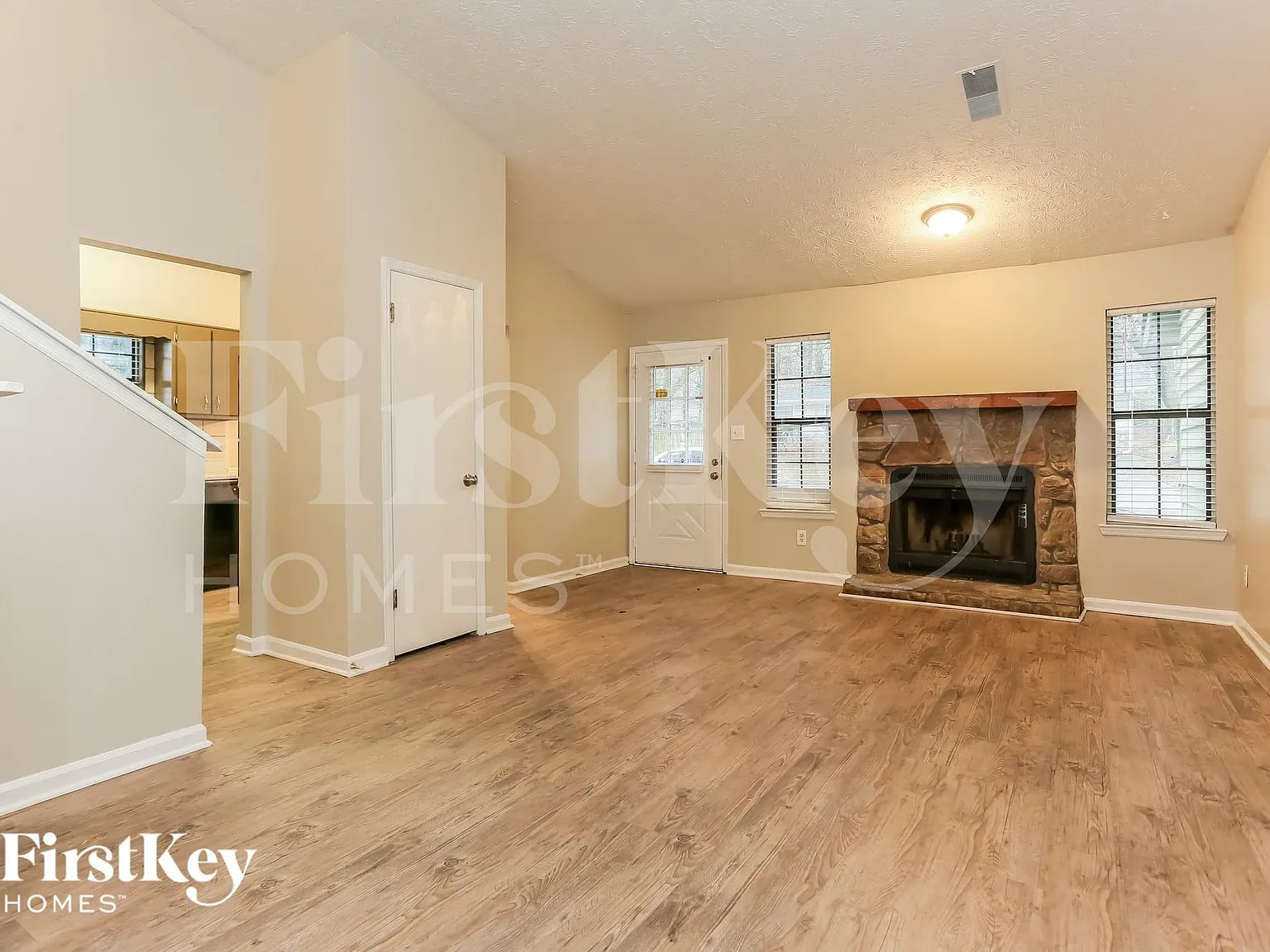 3 bed, 2.0 bath, 1248 sqft, $1,855 — Photo 2