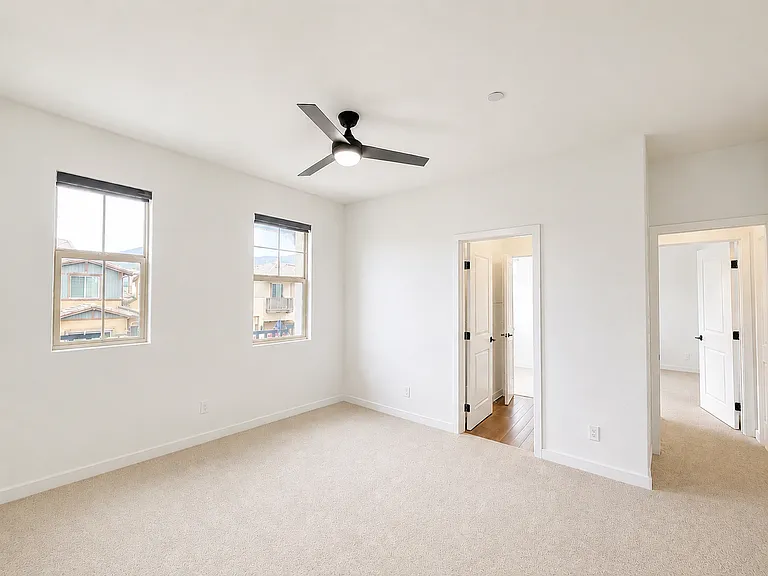 586 Gateway Ln — Photo 32