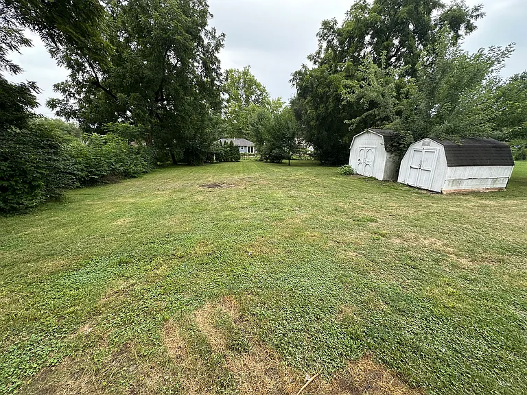 20201 E Truman Rd — Photo 3