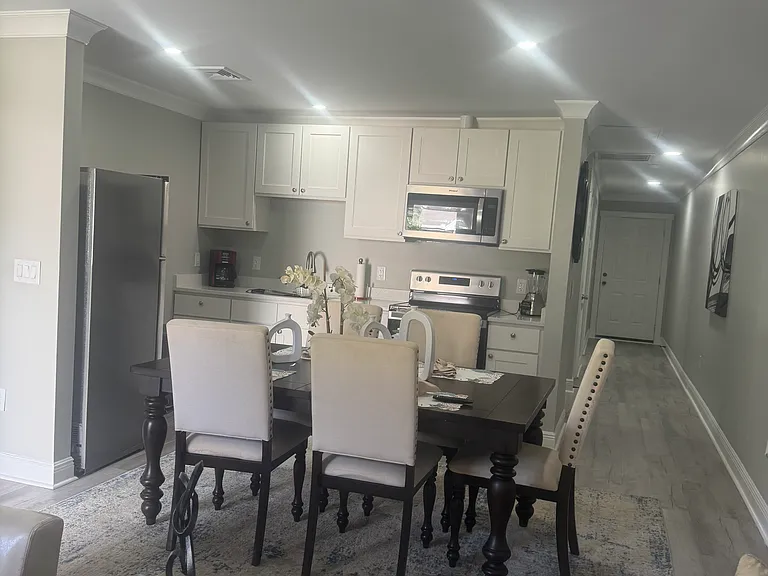 Prince Court Apartments — Photo 41