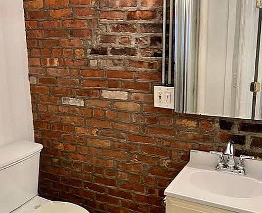 5th image of 20 Jane St APT 4B