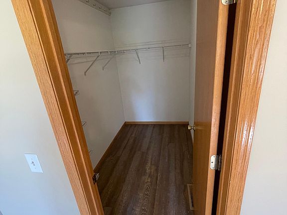 4th image of 521 Creekside Dr