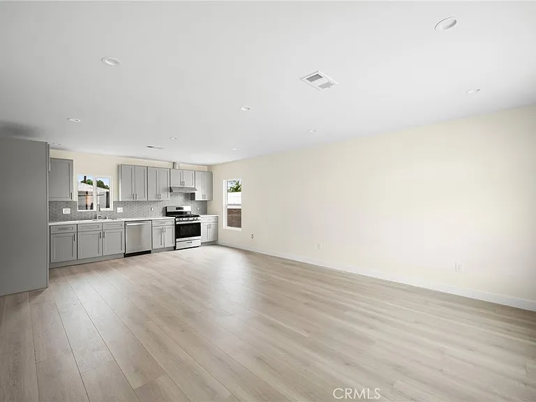 2657 N Brighton St — Photo 2