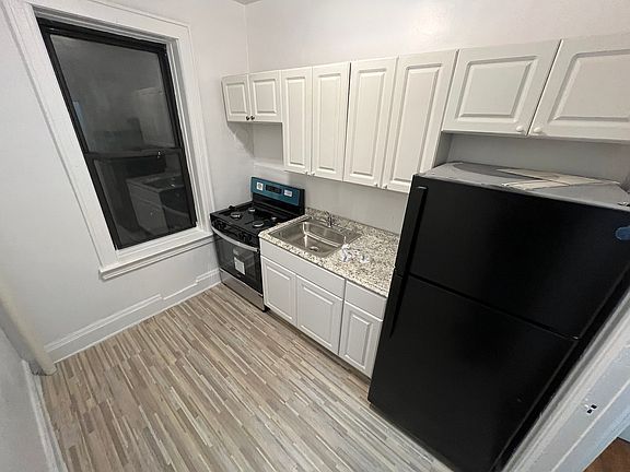 3rd image of 31-56 34th St #D4