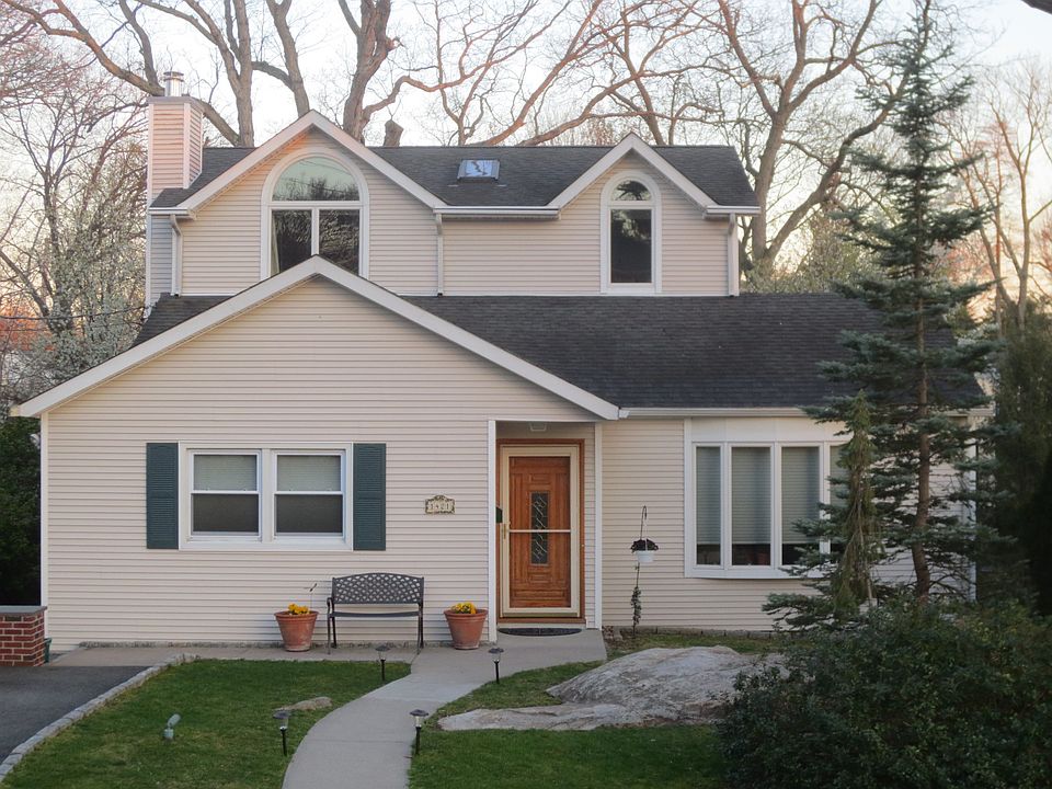1st image of 1421 Stoneybrook Ave
