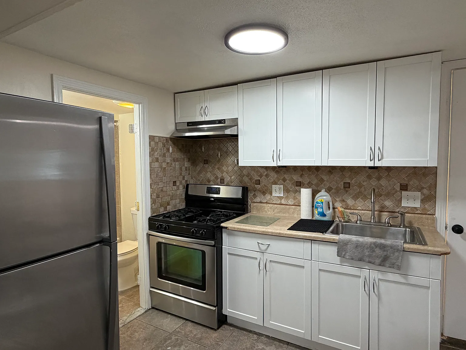 2 bed, 700 sqft, $1,700 — Photo 4
