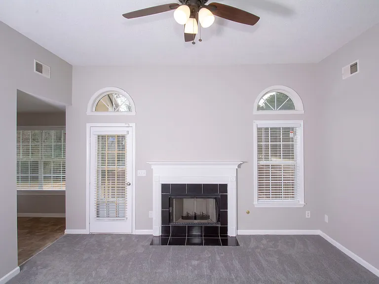 132 Chariot Dr — Photo 3