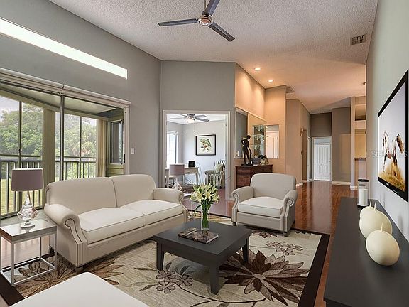 3rd image of 2108 Oak Cir #2108