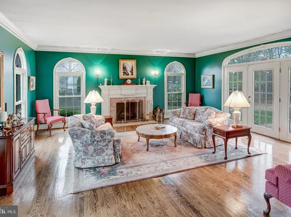 6211 Guilford Dr, Alexandria, VA 22310