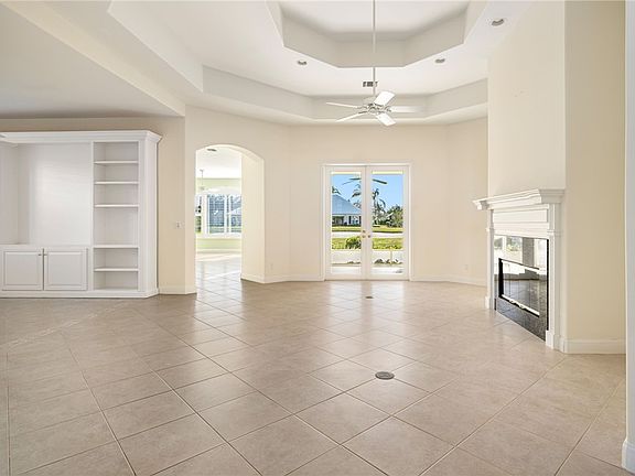 4th image of 915 Saint James Ln