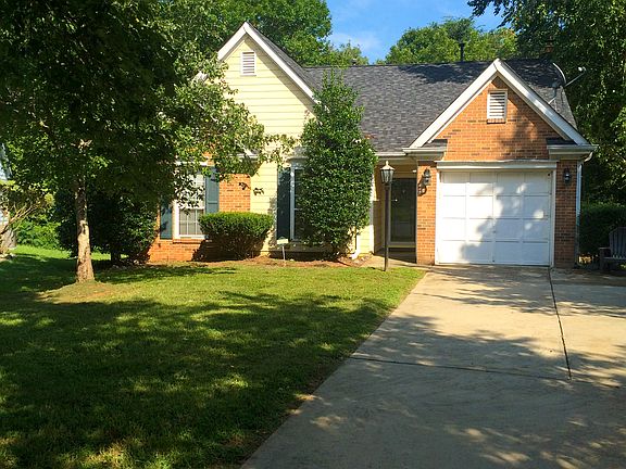 2nd image of 8626 Lockerbie Ln
