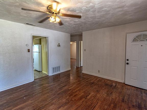 4th image of 335 Blossom Dr