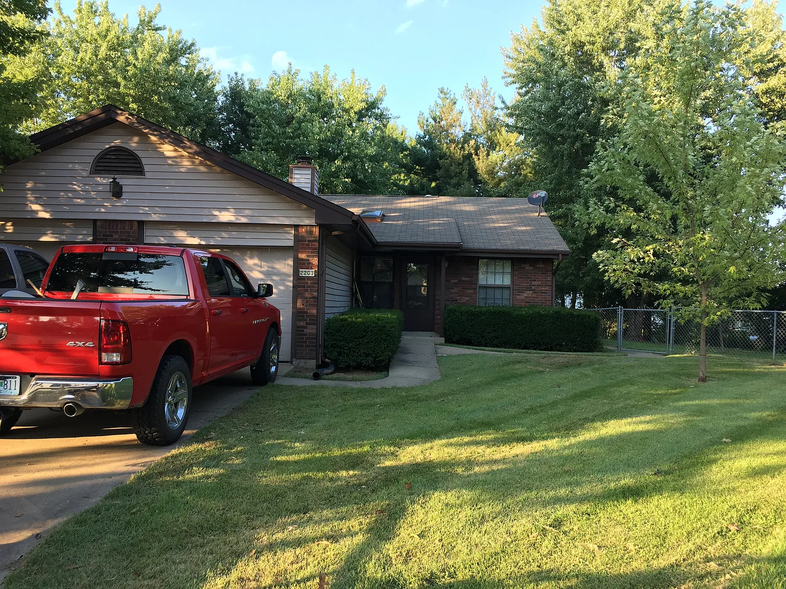 2201 N Village Dr photo 1