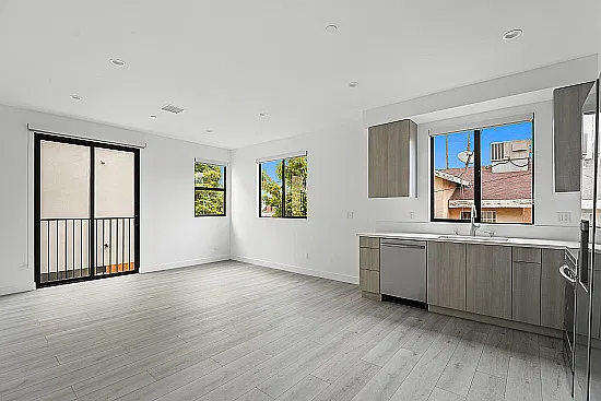 3 bed, 1320 sqft, $3,990 — Photo 2